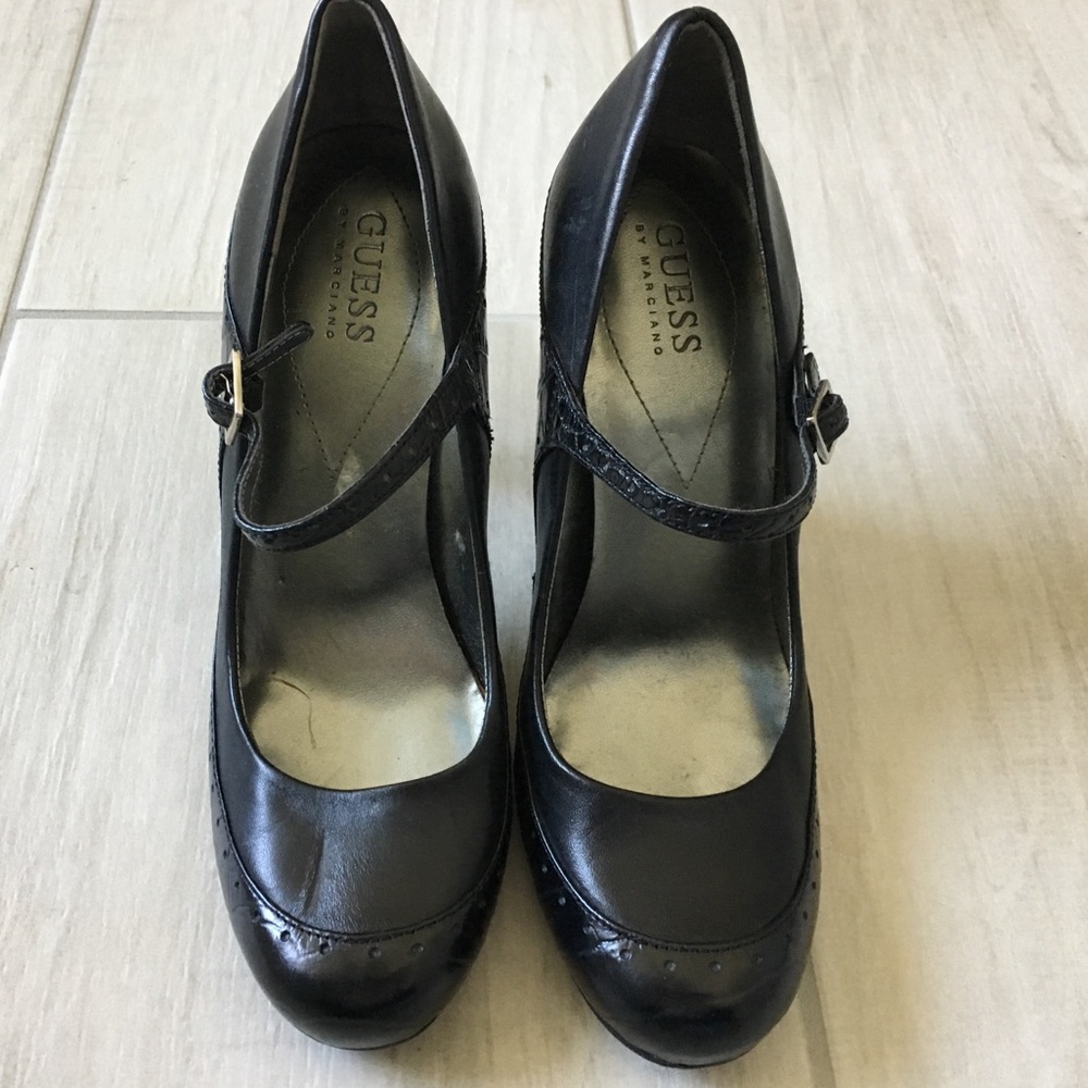 Guess- Mary Jane pumps